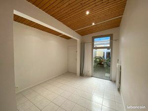 Bureau dans centre paramédical