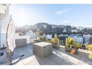 ROYAT  63130  appartement 53 m² rénové  terrasse de 40 m²  ascenseur 189 500 euros FAI