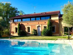 Ferme entièrement rénovée aux portes de Toulouse sur 3300 m2 de parc arboré
