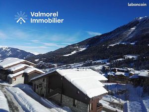 Studio divisible avec un grand balcon en angle