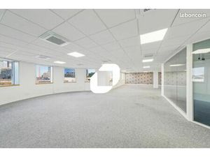 Bureau 499 m²