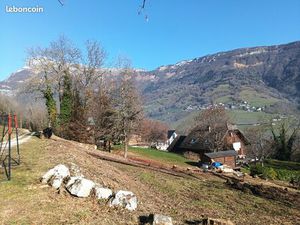 TERRAIN constructible belle parcelle de 1200m2 secteur calme saint d'arvey vue panoramique
