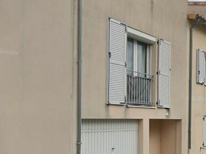 Maison de 110m2 habitable dans le centre ville de Neuville de Poitou avec Garage  3 Chambr