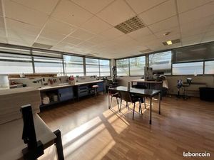 Local industriel 310 m²
