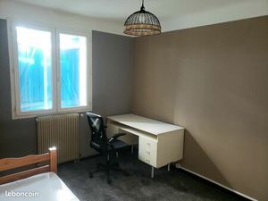 Chambre Meublée dans villa avec accés salle d'eau et coin cuisine