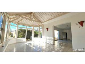 LE PELLERIN centre bourg- Plain pied  4 CH + bureau  jardin