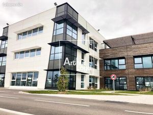 Bureaux 4 900 m²