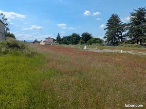 Terrain 409 m2 libre de constructeur à Bouthéon