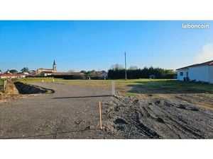 CHALAIN LE COMTAL terrain 682 m²