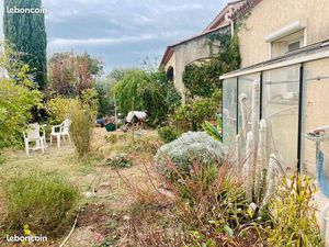 Maison non mitoyenne de plein pieds quartier résidentiel