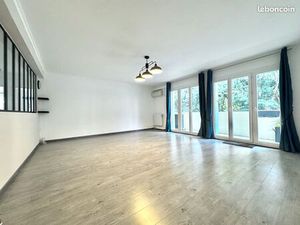 Grand T5 de 116m2 - proche Centre ville - Terrasse & Parking - Calme & lumineux