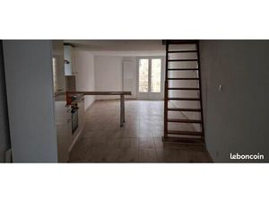 Maison mitoyenne à étage 2 chambres