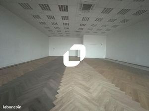 Local commercial 151 m²