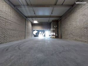 Local 515 m² Élancourt