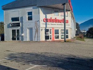 Local commercial à louer 330 m²