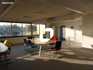 Bureau 144 m²