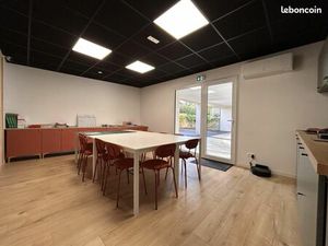 Bureau 68 m²