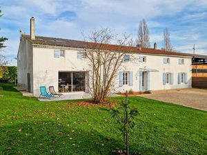 Vente Maison à Surgères (17700) : à vendre / 244m² Surgères