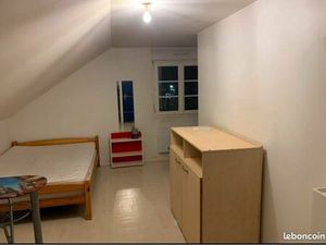 Studio meublé et équipé  machine à laver… 15 m2 habitables et 25 m2 au sol avec kitchenett