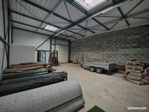 Local d'activité 143 m²