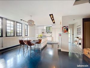 Duplex T6 de 177m² avec jardin et piscine - Caluire bords de Saône