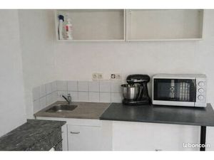 Studio avec climatisation et baignoire