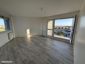 Beau T3 - 64m2 - quartier St Jacques - Nantes avec balcon parking cave