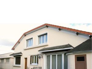 Maison et sa dépendance secteur bois clary