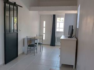 Particulier Loue Studio Meublé RDC De Villa