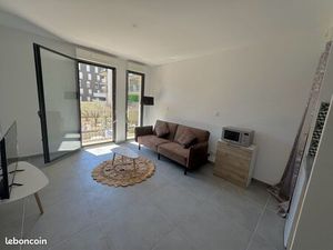 Loue studio neuf meublé proche Port Marianne proche Facs