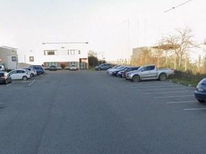 Local industriel 329 m²