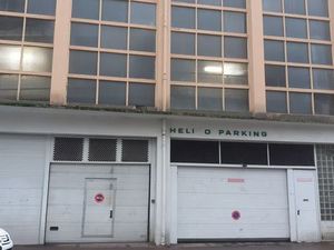 Place de parking dans garage sécurisé