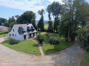 Maison et ferme avicole