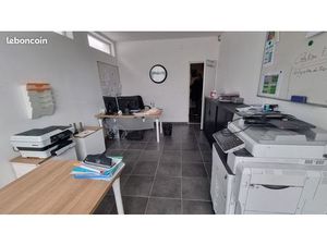 Bureaux rénovés à louer – Saint-Priest-en-Jarez (Place Massenet)