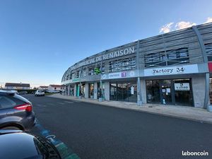 Local commercial 76 m² RENAISON
