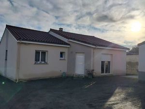 Maison récente 95 m2 + studio meublé de 25 m2. Proche centre ville de Montbrison