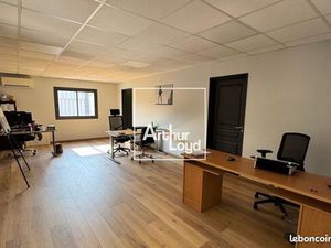 Local bureaux 324 m²
