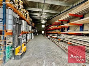 Local industriel 103 m²