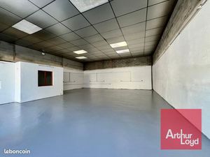 Local industriel 180 m²