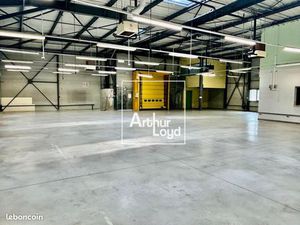 Local industriel 616 m²
