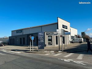 Direct propriétaire - EMPLACEMENT N°1 et très RARE – Local d’activité & Showroom 1000 m2 –