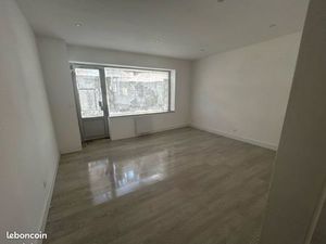 Local commercial avec excellente visibilité