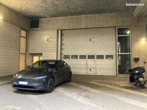 Local d'activité 2 157 m²