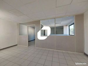Bureau 114 m²