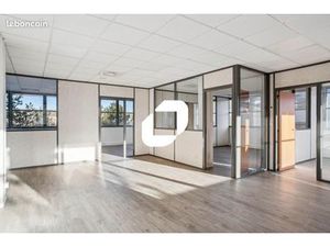 Bureau 345 m²