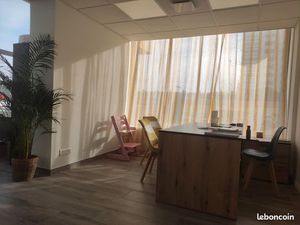 Bureau dans cabinet de santé pluridisciplinaire