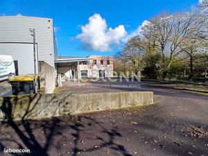 Local 1500 m² ST AVE