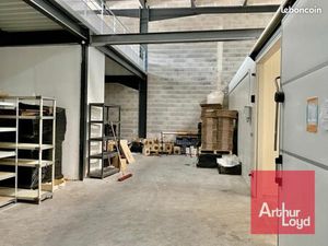 Local industriel 315 m²