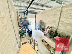 Local industriel 277 m²