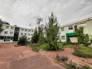 Local logistique 3 742 m²